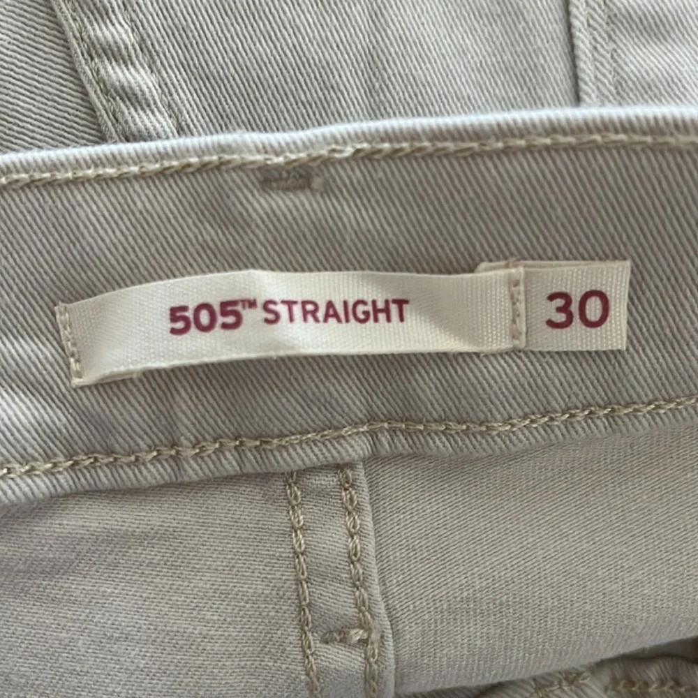 NWT Men Levi’s 505 Straight mid rise W30 L 32 khaki jeans